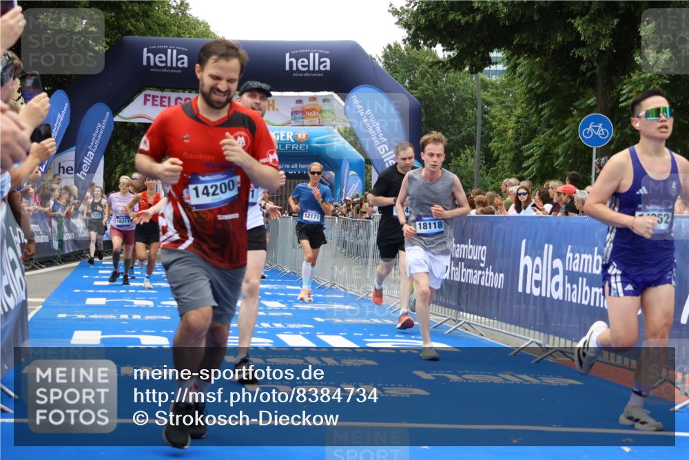 29.06.2025 - hella hamburg halbmarathon Strokosch-Dieckow http://msf.ph/oto/8384734 29.06.2025 10:46:19 Ziel 1569, 1600, 2048, 2222, 2590, 2842, 3056, 4237, 4949, 6388, 6421, 6691, 6978, 7335, 8142, 8981, 9497, 10796, 11185, 11773, 12171, 12651, 12891, 13698, 14045, 14200, 14228, 14262, 14482, 15157, 16127, 17190, 18118, 18211, 18637, 19209 meine-sportfotos.de