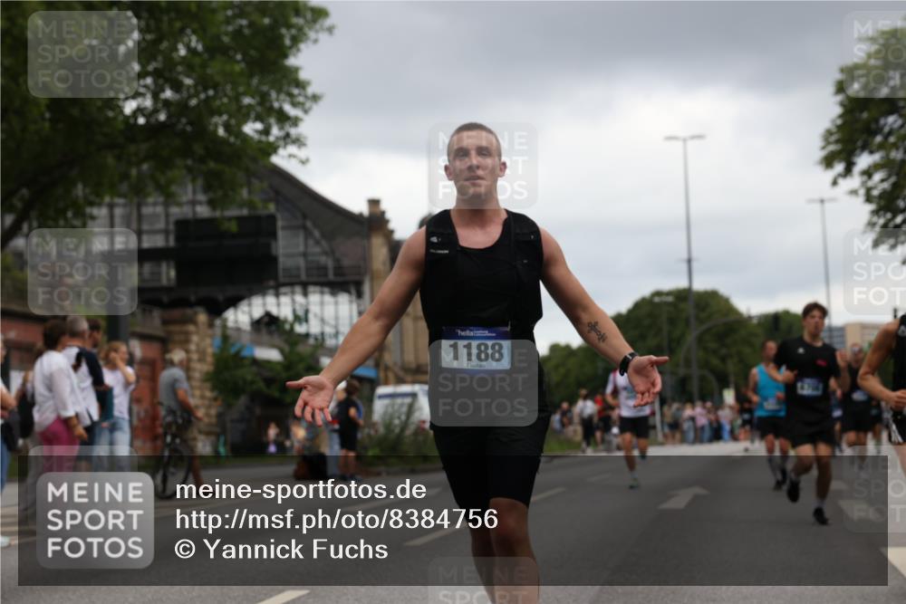29.06.2025 - hella hamburg halbmarathon Yannick Fuchs http://msf.ph/oto/8384756 29.06.2025 10:55:10 20KM 1188, 1453, 1823, 2426, 2661, 3698, 5379, 5602, 5603, 5613, 5775, 6674, 6708, 6921, 7250, 7306, 7759, 7761, 8177, 8483, 9071, 9453, 9611, 9752, 9984, 10295, 10882, 11515, 12377, 12789, 12908, 13459, 13516, 13558, 15008, 16621, 17145, 17181, 17226, 17670, 17951, 18133, 18757, 19242 meine-sportfotos.de