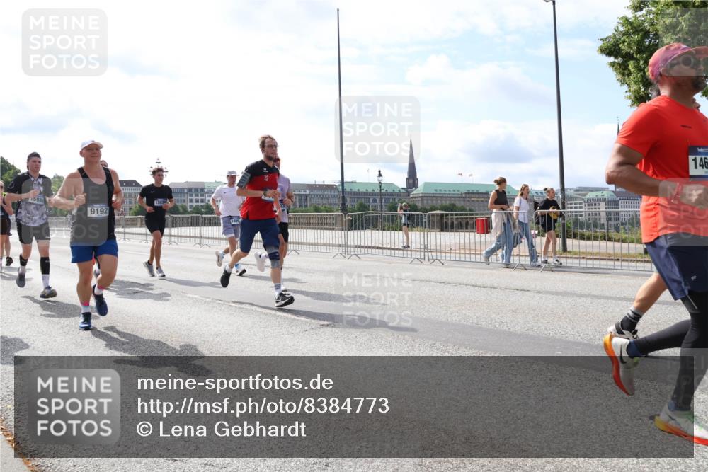 29.06.2025 - hella hamburg halbmarathon Lena Gebhardt http://msf.ph/oto/8384773 29.06.2025 10:15:46 Lombardsbrücke 15988, 9192, 1895, 146, 1156, 1440, 1651, 2076, 2110, 2436, 2720, 2989, 3167, 3417, 4007, 4466, 4492, 4494, 4828, 5069, 5271, 5423, 5739, 6376, 6576, 7452, 7809, 7810, 7897, 7941, 7942, 8256, 8554, 8746, 8885, 9192, 9307, 9423, 9657, 9675, 9784, 9997, 10108, 10608, 10775, 10858, 11113, 11303, 11478, 11774, 11783, 11818, 12427, 12457, 12469, 12521, 13179, 13197, 13453, 13500, 13818, 13951, 14413, 14423, 14550, 14552, 15150, 15307, 15740 meine-sportfotos.de