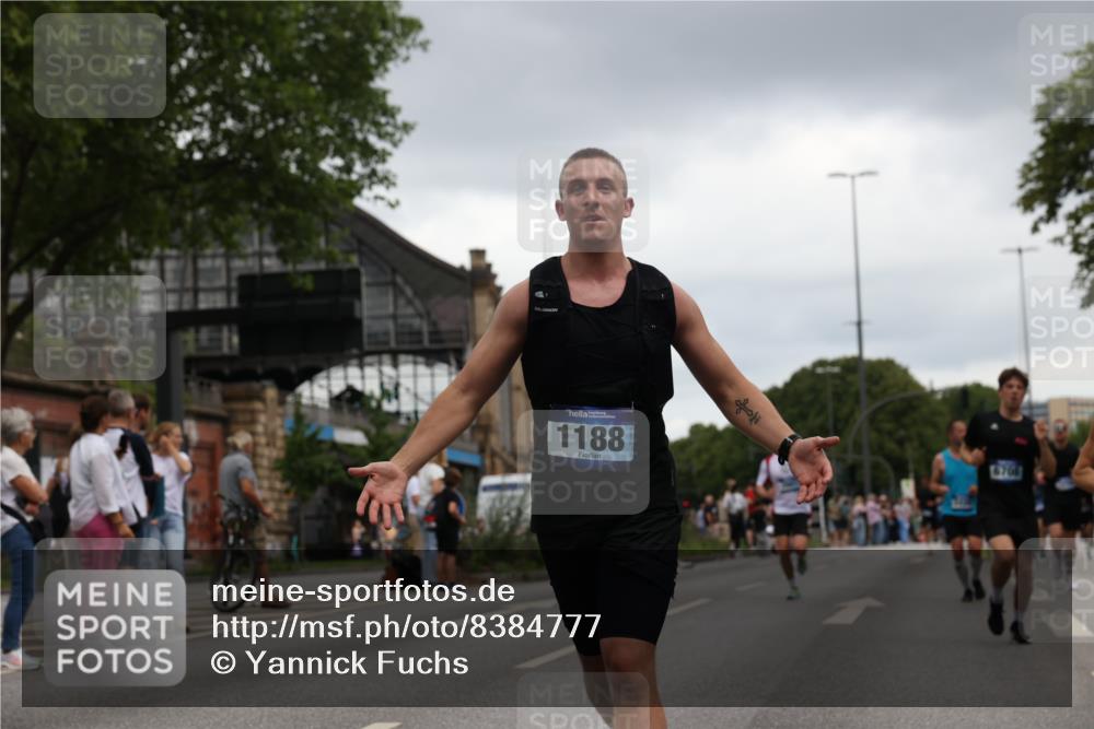 29.06.2025 - hella hamburg halbmarathon Yannick Fuchs http://msf.ph/oto/8384777 29.06.2025 10:55:10 20KM 1188, 1453, 1823, 2426, 2661, 3698, 5379, 5602, 5603, 5613, 5775, 6674, 6708, 6921, 7250, 7306, 7759, 7761, 8177, 8483, 9071, 9453, 9611, 9752, 9984, 10295, 10882, 11515, 12377, 12789, 12908, 13459, 13516, 13558, 15008, 16621, 17145, 17181, 17226, 17670, 17951, 18133, 18757, 19242 meine-sportfotos.de