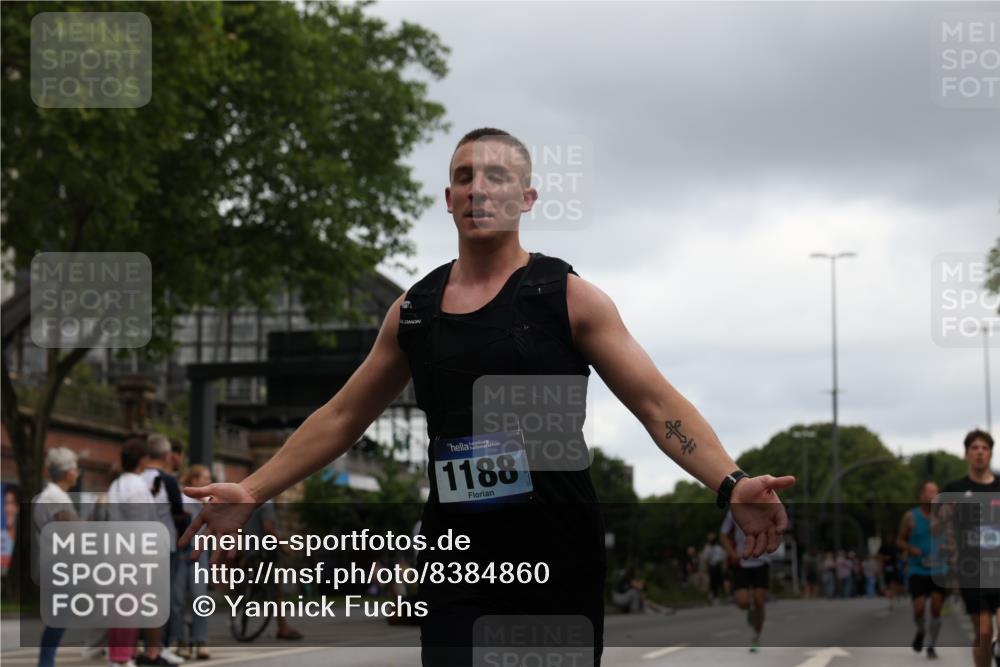 29.06.2025 - hella hamburg halbmarathon Yannick Fuchs http://msf.ph/oto/8384860 29.06.2025 10:55:10 20KM 1188, 1453, 1823, 2426, 2661, 3698, 5379, 5602, 5603, 5613, 5775, 6674, 6708, 6921, 7250, 7306, 7759, 7761, 8177, 8483, 9071, 9453, 9611, 9752, 9984, 10295, 10882, 11515, 12377, 12789, 12908, 13459, 13516, 13558, 15008, 16621, 17145, 17181, 17226, 17670, 17951, 18133, 18757, 19242 meine-sportfotos.de