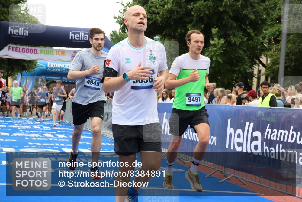 29.06.2025 - hella hamburg halbmarathon Strokosch-Dieckow http://msf.ph/oto/8384891 29.06.2025 10:46:16 Ziel 1569, 1600, 1759, 2048, 2590, 3056, 3087, 4949, 6388, 6691, 7335, 7450, 8142, 9497, 10796, 11094, 11185, 11773, 12171, 12651, 13698, 14200, 14262, 16127, 17190, 18118, 18211, 18637, 18797 meine-sportfotos.de