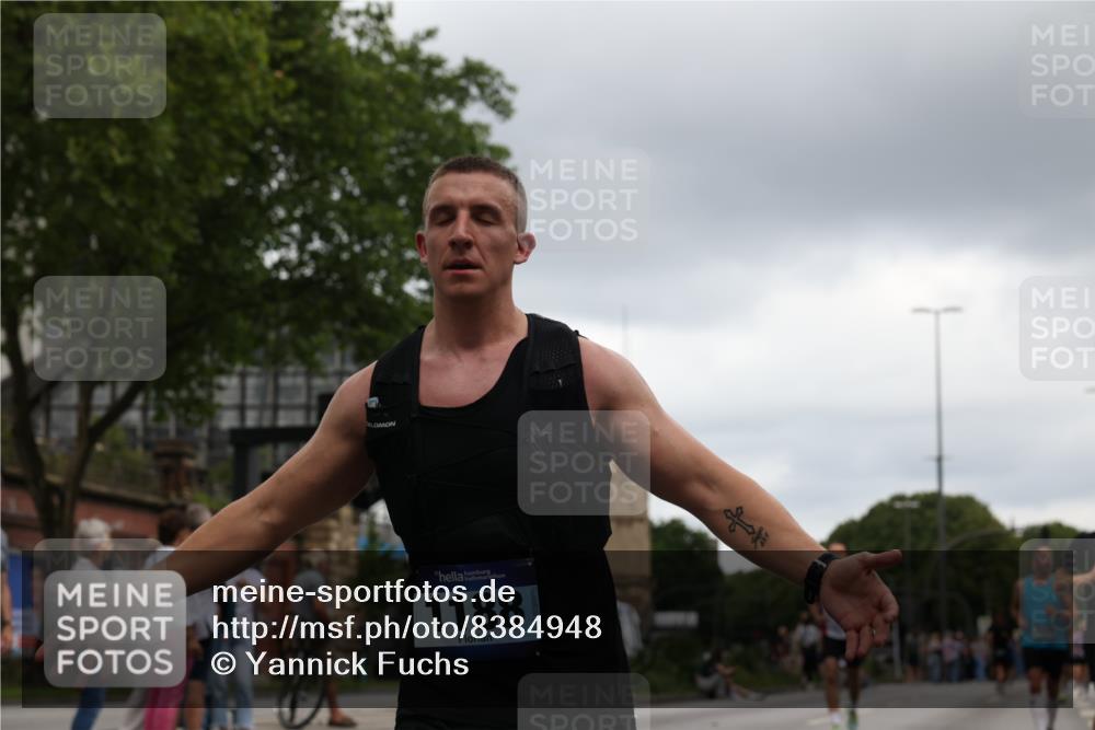 29.06.2025 - hella hamburg halbmarathon Yannick Fuchs http://msf.ph/oto/8384948 29.06.2025 10:55:10 20KM 1188, 1453, 1823, 2426, 2661, 3698, 5379, 5602, 5603, 5613, 5775, 6674, 6708, 6921, 7250, 7306, 7759, 7761, 8177, 8483, 9071, 9453, 9611, 9752, 9984, 10295, 10882, 11515, 12377, 12789, 12908, 13459, 13516, 13558, 15008, 16621, 17145, 17181, 17226, 17670, 17951, 18133, 18757, 19242 meine-sportfotos.de
