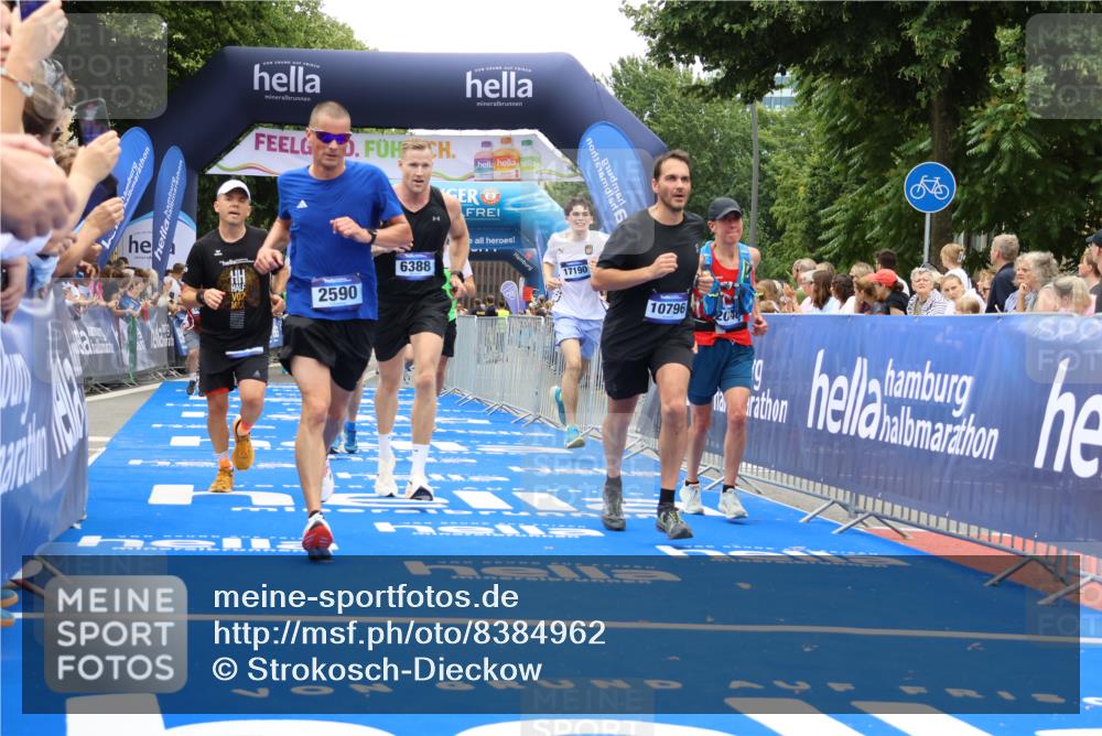 29.06.2025 - hella hamburg halbmarathon Strokosch-Dieckow http://msf.ph/oto/8384962 29.06.2025 10:46:13 Ziel 1569, 1600, 1759, 2048, 2590, 2707, 3056, 3087, 4949, 6388, 6691, 7450, 7961, 8142, 9497, 10796, 11094, 11125, 14200, 14262, 16136, 16466, 16475, 17190, 18118, 18702, 18797 meine-sportfotos.de