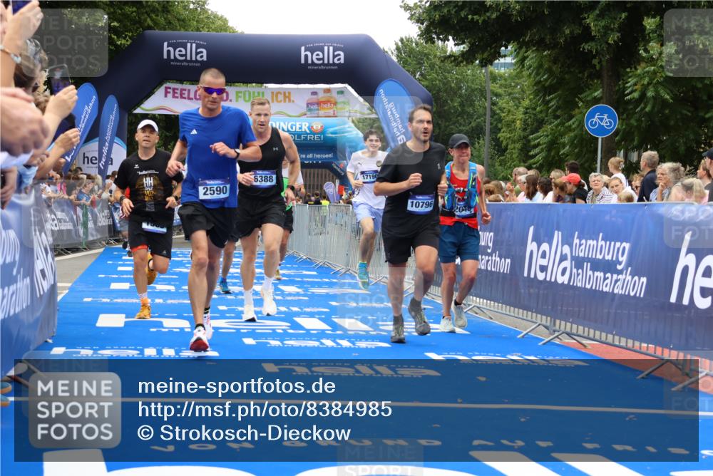 29.06.2025 - hella hamburg halbmarathon Strokosch-Dieckow http://msf.ph/oto/8384985 29.06.2025 10:46:13 Ziel 1569, 1600, 1759, 2048, 2590, 2707, 3056, 3087, 4949, 6388, 6691, 7450, 7961, 8142, 9497, 10796, 11094, 11125, 14200, 14262, 16136, 16466, 16475, 17190, 18118, 18702, 18797 meine-sportfotos.de