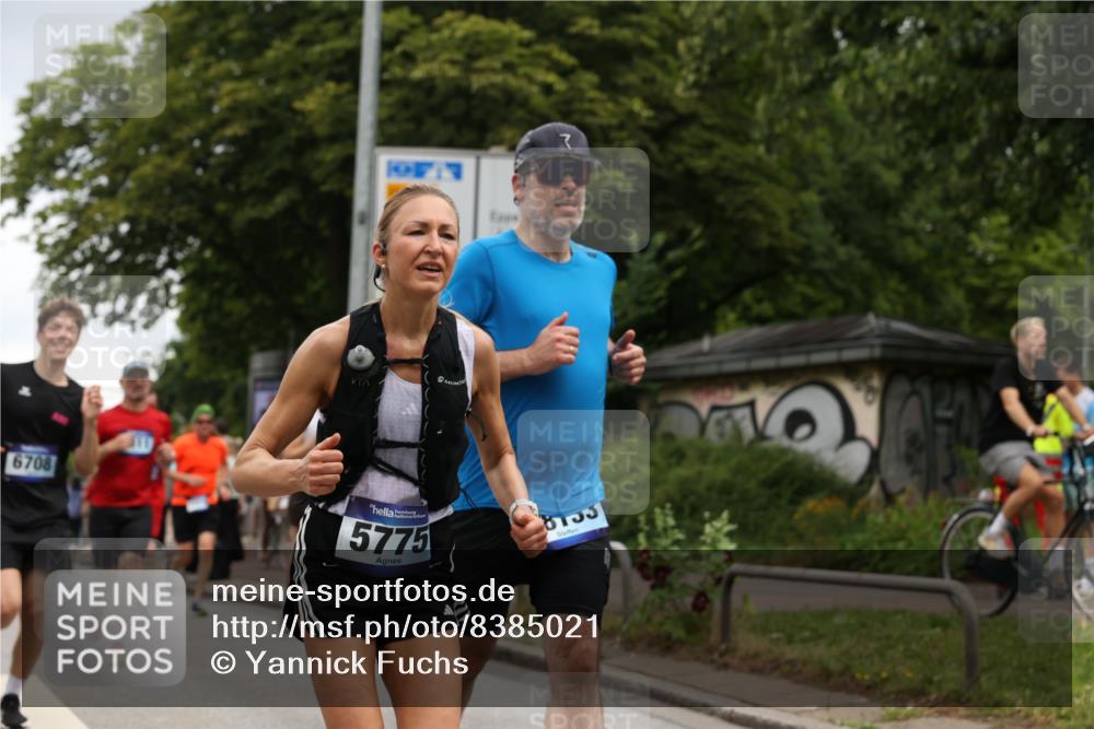 29.06.2025 - hella hamburg halbmarathon Yannick Fuchs http://msf.ph/oto/8385021 29.06.2025 10:55:11 20KM 1188, 1453, 1823, 2426, 2661, 3698, 5379, 5602, 5603, 5613, 5775, 6674, 6708, 6921, 7250, 7306, 7759, 7761, 8177, 8483, 9071, 9453, 9611, 9752, 9984, 10295, 10882, 11515, 12377, 12789, 12908, 13516, 13558, 15008, 16614, 16621, 17145, 17181, 17226, 17670, 17951, 18133, 18757, 19242 meine-sportfotos.de