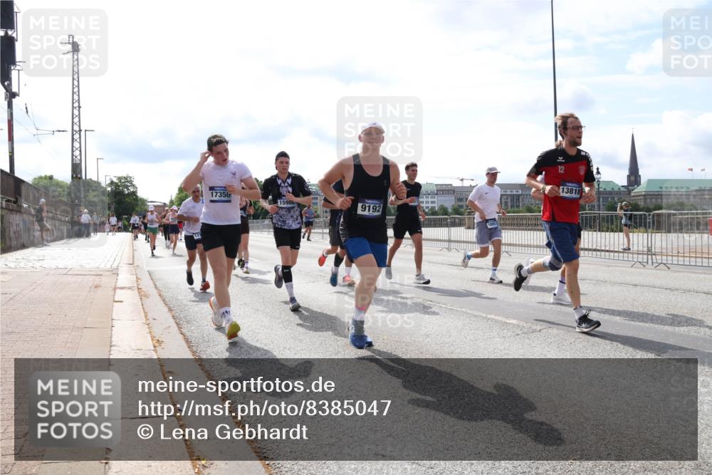 29.06.2025 - hella hamburg halbmarathon Lena Gebhardt http://msf.ph/oto/8385047 29.06.2025 10:15:47 Lombardsbrücke 17350, 1598, 9192, 12, 13818, 1156, 1308, 1440, 1651, 2071, 2076, 2110, 2436, 2720, 2989, 3167, 3417, 4007, 4466, 4492, 4494, 4828, 5069, 5423, 5739, 6376, 6576, 7809, 7810, 7897, 7941, 7942, 8169, 8554, 8746, 8885, 9192, 9307, 9423, 9657, 9675, 9784, 9997, 10108, 10608, 10775, 10858, 11113, 11303, 11478, 11774, 11783, 11818, 12427, 12457, 12469, 12521, 13179, 13197, 13453, 13500, 13818, 13951, 14413, 14423, 14550, 14552, 15150, 15307, 15740 meine-sportfotos.de