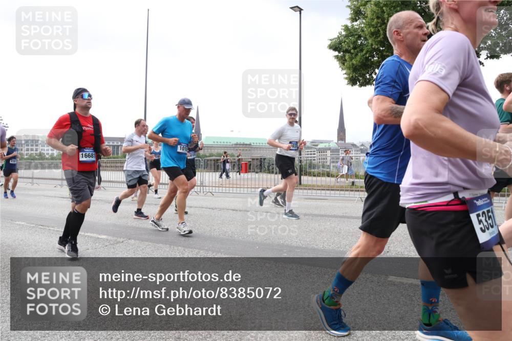 29.06.2025 - hella hamburg halbmarathon Lena Gebhardt http://msf.ph/oto/8385072 29.06.2025 10:40:28 Lombardsbrücke 1018, 16681, 839, 8101, 037, 535, 1018, 1037, 1058, 1075, 1291, 1323, 1691, 2019, 2042, 2109, 2173, 2206, 2254, 2515, 2572, 2762, 2763, 2866, 2888, 3121, 3237, 3293, 3295, 3306, 3515, 3607, 3808, 3810, 4044, 4173, 4271, 4411, 4471, 4612, 4756, 4906, 4972, 5059, 5113, 5263, 5351, 5352, 5702, 5877, 5901, 5975, 6076, 6097, 6163, 6229, 6278, 6280, 6363, 6463, 6548, 6673, 6750, 6866, 6876, 6890, 6920, 7108, 7174, 7675, 7850, 7956, 8307, 8378, 8391 meine-sportfotos.de
