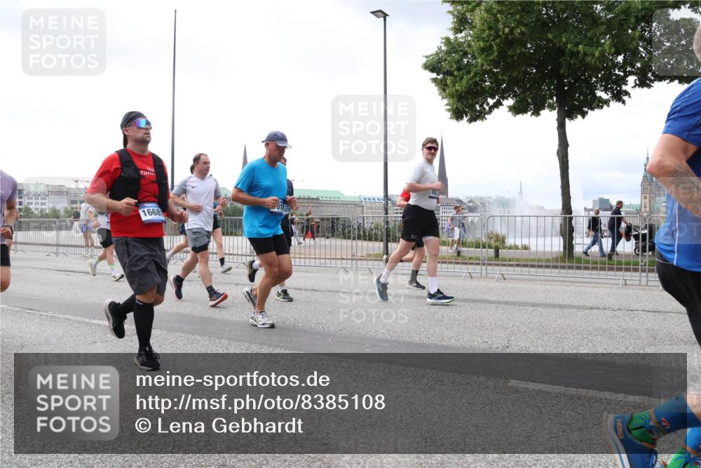 29.06.2025 - hella hamburg halbmarathon Lena Gebhardt http://msf.ph/oto/8385108 29.06.2025 10:40:28 Lombardsbrücke 1668, 1018, 1037, 1058, 1075, 1291, 1323, 1691, 2019, 2042, 2109, 2173, 2206, 2254, 2515, 2572, 2762, 2763, 2866, 2888, 3121, 3237, 3293, 3295, 3306, 3515, 3607, 3808, 3810, 4044, 4173, 4271, 4411, 4471, 4612, 4756, 4906, 4972, 5059, 5113, 5263, 5351, 5352, 5702, 5877, 5901, 5975, 6076, 6097, 6163, 6229, 6278, 6280, 6363, 6463, 6548, 6673, 6750, 6866, 6876, 6890, 6920, 7108, 7174, 7675, 7850, 7956, 8307, 8378, 8391 meine-sportfotos.de