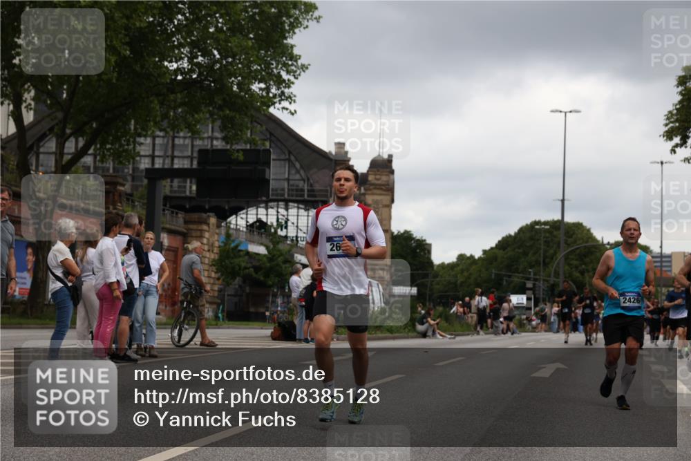 29.06.2025 - hella hamburg halbmarathon Yannick Fuchs http://msf.ph/oto/8385128 29.06.2025 10:55:13 20KM 1188, 1453, 1823, 2426, 2661, 3698, 5379, 5602, 5603, 5613, 5775, 6674, 6708, 6921, 7250, 7306, 7759, 8177, 8483, 9071, 9453, 9611, 9752, 9984, 10295, 10882, 11515, 12377, 12789, 12908, 13516, 13558, 15008, 16614, 16621, 17145, 17181, 17226, 17670, 17951, 18133, 19242 meine-sportfotos.de