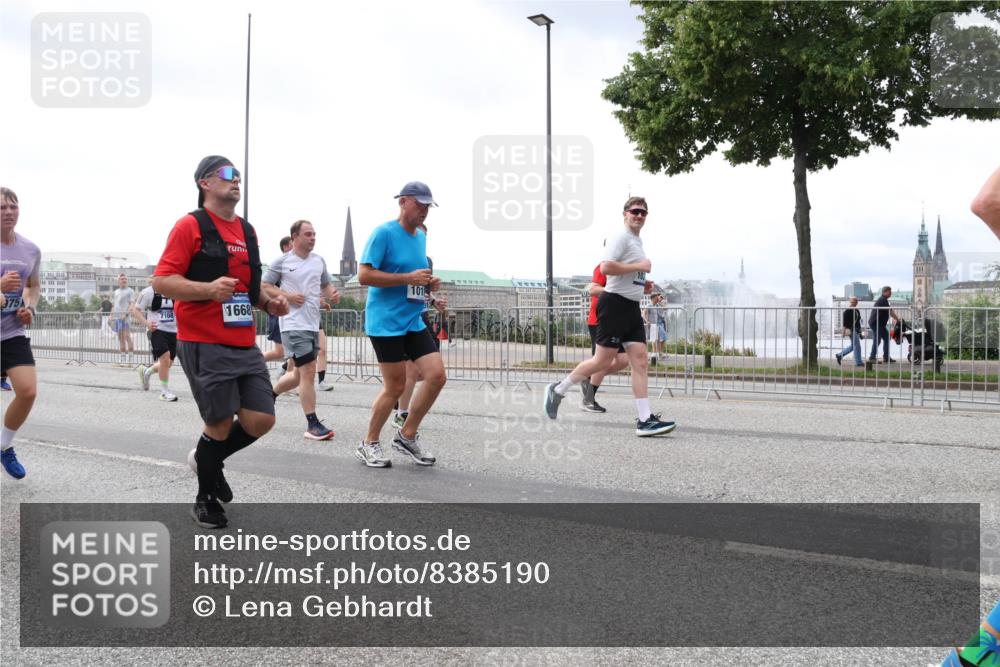 29.06.2025 - hella hamburg halbmarathon Lena Gebhardt http://msf.ph/oto/8385190 29.06.2025 10:40:28 Lombardsbrücke 375, 1668, 101, 1018, 1037, 1058, 1075, 1291, 1323, 1691, 2019, 2042, 2109, 2173, 2206, 2254, 2515, 2572, 2762, 2763, 2866, 2888, 3121, 3237, 3293, 3295, 3306, 3515, 3607, 3808, 3810, 4044, 4173, 4271, 4411, 4471, 4612, 4756, 4906, 4972, 5059, 5113, 5263, 5351, 5352, 5702, 5877, 5901, 5975, 6076, 6097, 6163, 6229, 6278, 6280, 6363, 6463, 6548, 6673, 6750, 6866, 6876, 6890, 6920, 7108, 7174, 7675, 7850, 7956, 8307, 8378, 8391 meine-sportfotos.de