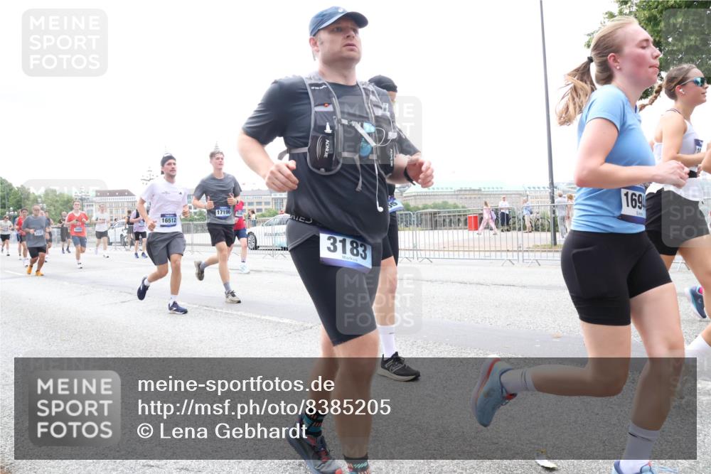 29.06.2025 - hella hamburg halbmarathon Lena Gebhardt http://msf.ph/oto/8385205 29.06.2025 10:49:42 Lombardsbrücke 3943, 16512, 17196, 3183, 169, 1040, 1041, 1487, 1511, 1525, 1625, 1805, 1888, 2067, 2212, 2466, 2527, 2541, 2668, 2862, 2927, 2997, 3070, 3183, 3232, 3383, 3943, 4525, 4527, 4589, 4769, 4809, 4870, 5076, 5106, 5463, 5552, 5694, 5749, 6191, 6694, 6989, 7301, 7305, 7339, 7366, 7650, 7679, 7931, 7936, 8065, 8549, 9015, 9162, 9245, 9261, 10033, 10038, 10130, 10333, 10403, 10479, 10683, 10704, 11558, 11631, 12124, 12388, 13309, 13764, 14545, 14692 meine-sportfotos.de