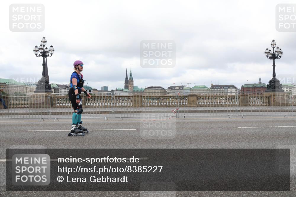 29.06.2025 - hella hamburg halbmarathon Lena Gebhardt http://msf.ph/oto/8385227 29.06.2025 09:17:34 Lombardsbrücke  meine-sportfotos.de