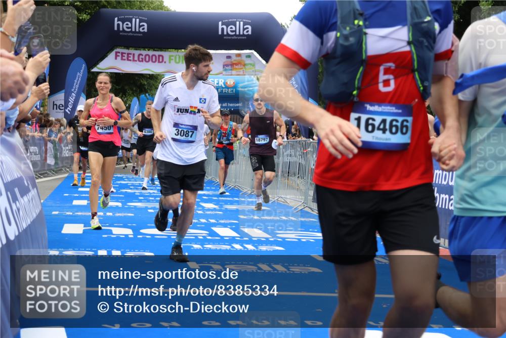 29.06.2025 - hella hamburg halbmarathon Strokosch-Dieckow http://msf.ph/oto/8385334 29.06.2025 10:46:10 Ziel 1569, 1759, 2048, 2590, 2707, 3056, 3087, 4949, 6388, 6460, 7450, 7961, 9497, 9585, 10796, 11094, 11125, 13630, 14804, 16136, 16466, 16475, 17190, 18702, 18797 meine-sportfotos.de