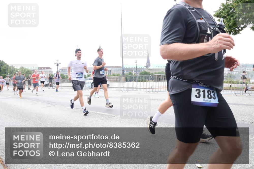 29.06.2025 - hella hamburg halbmarathon Lena Gebhardt http://msf.ph/oto/8385362 29.06.2025 10:49:43 Lombardsbrücke 17196, 16512, 3943, 3183, 1040, 1041, 1487, 1511, 1525, 1625, 1805, 1888, 2067, 2212, 2466, 2527, 2541, 2668, 2862, 2927, 2997, 3070, 3183, 3232, 3383, 3943, 4525, 4527, 4589, 4769, 4809, 4870, 5076, 5106, 5463, 5552, 5694, 5749, 5751, 6191, 6694, 6989, 7301, 7305, 7339, 7366, 7650, 7679, 7936, 8065, 8549, 9015, 9162, 9245, 9261, 10033, 10130, 10333, 10403, 10479, 10683, 10704, 11558, 11631, 12124, 12388, 13309, 13764, 14545, 14692 meine-sportfotos.de