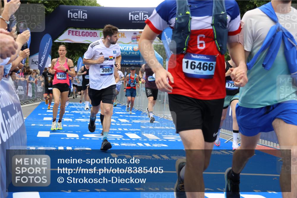 29.06.2025 - hella hamburg halbmarathon Strokosch-Dieckow http://msf.ph/oto/8385405 29.06.2025 10:46:10 Ziel 1569, 1759, 2048, 2590, 2707, 3056, 3087, 4949, 6388, 6460, 7450, 7961, 9497, 9585, 10796, 11094, 11125, 13630, 14804, 16136, 16466, 16475, 17190, 18702, 18797 meine-sportfotos.de