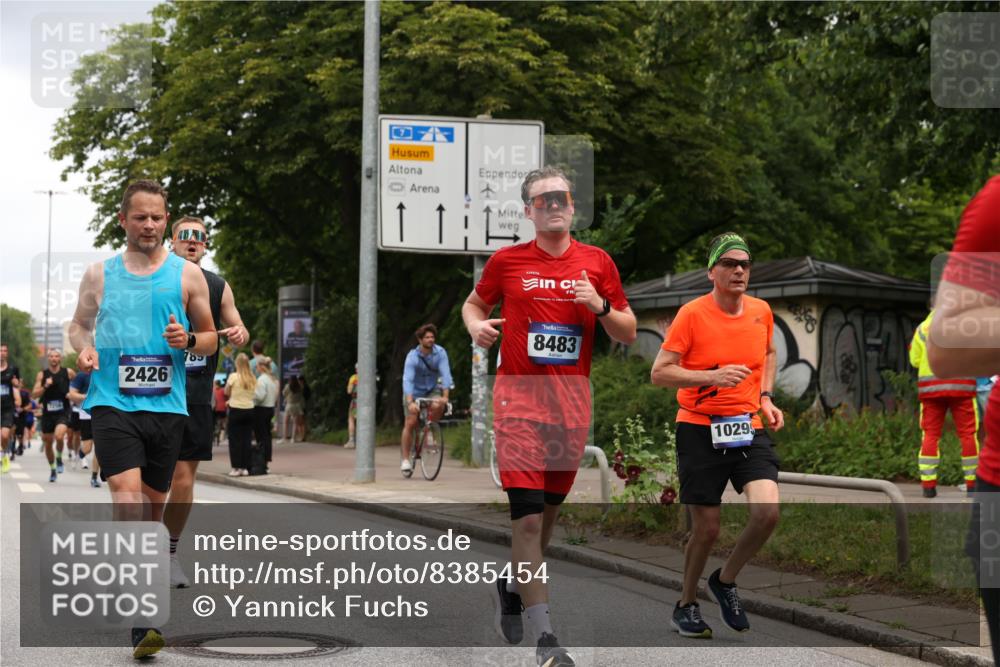 29.06.2025 - hella hamburg halbmarathon Yannick Fuchs http://msf.ph/oto/8385454 29.06.2025 10:55:14 20KM 1188, 1453, 1823, 2426, 2661, 5379, 5602, 5603, 5613, 5775, 6674, 6708, 6921, 7033, 7250, 7757, 7759, 8177, 8483, 9071, 9453, 9611, 9752, 9984, 10295, 10882, 11515, 12377, 12789, 12908, 13516, 13558, 15008, 16614, 16621, 17145, 17181, 17226, 17670, 17951, 18133 meine-sportfotos.de