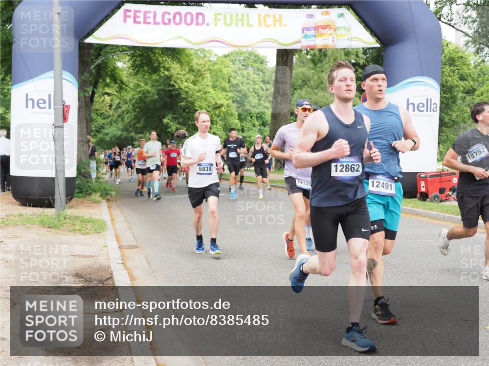 29.06.2025 - hella hamburg halbmarathon MichiJ http://msf.ph/oto/8385485 29.06.2025 10:47:22 Zwischen KM18-KM19 2978, 5775, 5839, 5885, 6201, 6309, 7761, 8003, 8290, 10576, 11114, 11753, 12491, 12862, 14224, 15785, 16915, 17145, 17630, 17952, 18029, 18266, 18757, 19159, 19166 meine-sportfotos.de