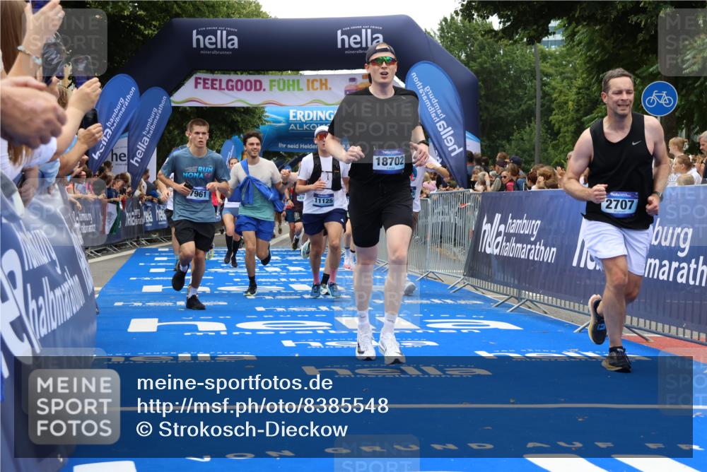 29.06.2025 - hella hamburg halbmarathon Strokosch-Dieckow http://msf.ph/oto/8385548 29.06.2025 10:46:07 Ziel 1569, 1759, 2048, 2590, 2707, 3087, 4949, 5648, 6388, 6460, 7450, 7961, 8269, 9585, 10796, 11094, 11125, 11936, 12269, 13630, 14804, 16136, 16466, 16475, 17190, 18081, 18702, 18797 meine-sportfotos.de