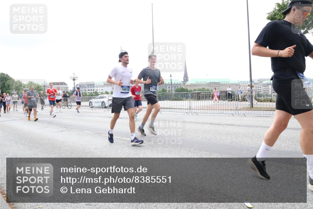 29.06.2025 - hella hamburg halbmarathon Lena Gebhardt http://msf.ph/oto/8385551 29.06.2025 10:49:43 Lombardsbrücke 16512, 15063, 17196, 1040, 1041, 1487, 1511, 1525, 1625, 1805, 1888, 2067, 2212, 2466, 2527, 2541, 2668, 2862, 2927, 2997, 3070, 3183, 3232, 3383, 3943, 4525, 4527, 4589, 4769, 4809, 4870, 5076, 5106, 5463, 5552, 5694, 5749, 5751, 6191, 6694, 6989, 7301, 7305, 7339, 7366, 7650, 7679, 7936, 8065, 8549, 9015, 9162, 9245, 9261, 10033, 10130, 10333, 10403, 10479, 10683, 10704, 11558, 11631, 12124, 12388, 13309, 13764, 14545, 14692 meine-sportfotos.de
