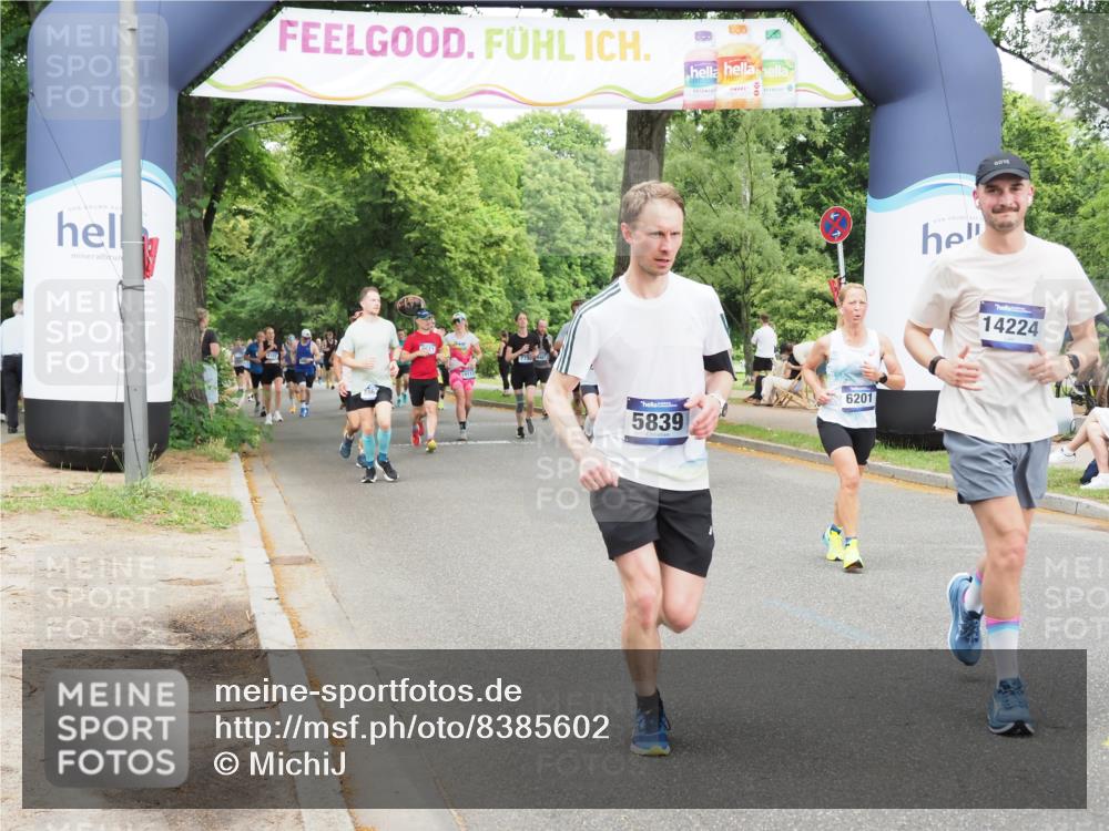 29.06.2025 - hella hamburg halbmarathon MichiJ http://msf.ph/oto/8385602 29.06.2025 10:47:23 Zwischen KM18-KM19 2978, 5775, 5839, 5885, 6201, 6309, 7761, 8290, 8662, 10576, 11114, 11753, 12491, 12862, 14224, 15785, 16915, 17630, 17952, 18029, 18266, 18757, 19159, 19166 meine-sportfotos.de