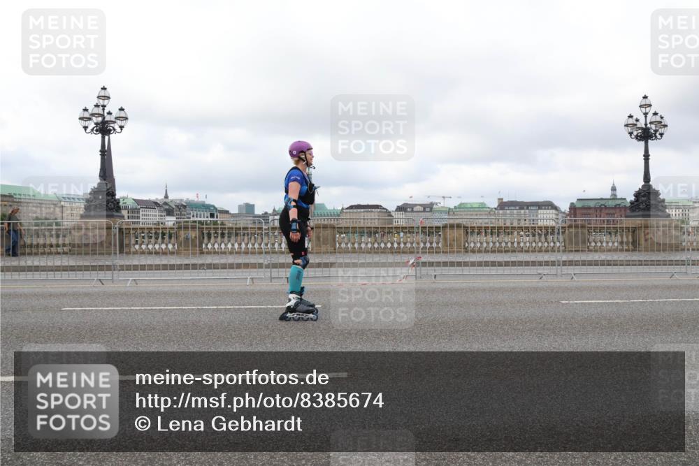 29.06.2025 - hella hamburg halbmarathon Lena Gebhardt http://msf.ph/oto/8385674 29.06.2025 09:17:35 Lombardsbrücke  meine-sportfotos.de