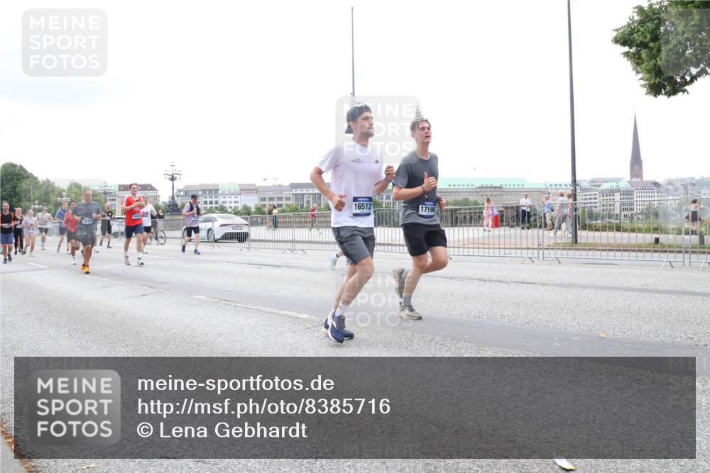 29.06.2025 - hella hamburg halbmarathon Lena Gebhardt http://msf.ph/oto/8385716 29.06.2025 10:49:43 Lombardsbrücke 3943, 16512, 17196, 1040, 1041, 1487, 1511, 1525, 1625, 1805, 1888, 2067, 2212, 2466, 2527, 2541, 2668, 2862, 2927, 2997, 3070, 3183, 3232, 3383, 3943, 4525, 4527, 4589, 4769, 4809, 4870, 5076, 5106, 5463, 5552, 5694, 5749, 5751, 6191, 6694, 6989, 7301, 7305, 7339, 7366, 7650, 7679, 7936, 8065, 8549, 9015, 9162, 9245, 9261, 10033, 10130, 10333, 10403, 10479, 10683, 10704, 11558, 11631, 12124, 12388, 13309, 13764, 14545, 14692 meine-sportfotos.de