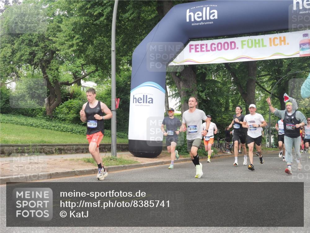 29.06.2025 - hella hamburg halbmarathon KatJ http://msf.ph/oto/8385741 29.06.2025 10:25:57 Zwischen KM18-KM19 6095 meine-sportfotos.de
