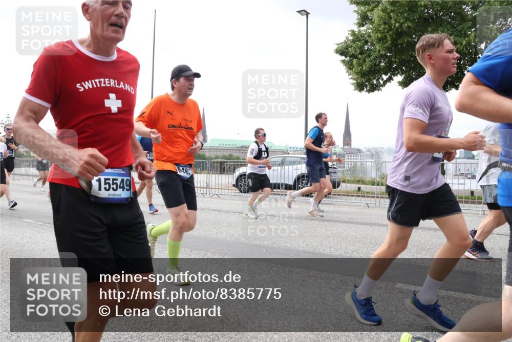 29.06.2025 - hella hamburg halbmarathon Lena Gebhardt http://msf.ph/oto/8385775 29.06.2025 10:40:30 Lombardsbrücke 15549, 83, 646, 1018, 1037, 1075, 1291, 1323, 1691, 2019, 2042, 2109, 2173, 2206, 2254, 2299, 2515, 2572, 2762, 2763, 2866, 2888, 3121, 3237, 3293, 3295, 3306, 3432, 3515, 3607, 3808, 3810, 4044, 4173, 4271, 4411, 4471, 4612, 4756, 4906, 4972, 5059, 5113, 5263, 5351, 5352, 5702, 5877, 5975, 6076, 6097, 6163, 6229, 6278, 6280, 6289, 6363, 6463, 6548, 6673, 6750, 6866, 6876, 6890, 6920, 7108, 7174, 7675, 7850, 7956, 8053, 8054, 8307, 8378, 8391 meine-sportfotos.de