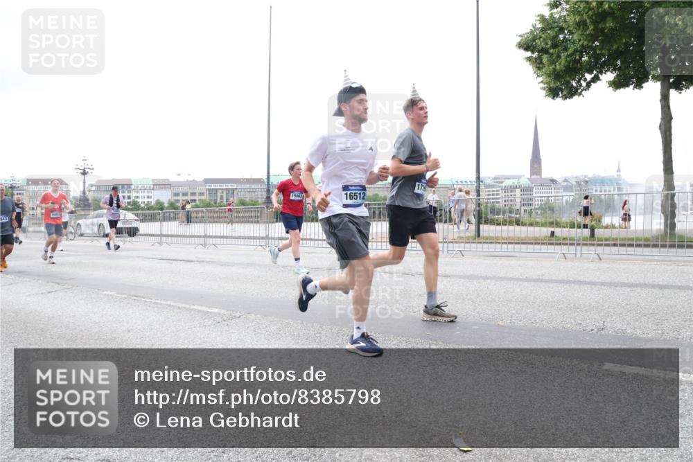 29.06.2025 - hella hamburg halbmarathon Lena Gebhardt http://msf.ph/oto/8385798 29.06.2025 10:49:44 Lombardsbrücke 943, 16953, 15063, 16512, 1719, 1040, 1041, 1487, 1511, 1525, 1625, 1805, 1888, 2067, 2212, 2466, 2527, 2668, 2862, 2997, 3183, 3232, 3383, 3943, 4525, 4527, 4589, 4769, 4809, 4870, 5076, 5106, 5463, 5552, 5694, 5749, 5751, 6191, 6694, 6989, 7301, 7305, 7339, 7366, 7650, 7679, 8065, 8549, 9015, 9162, 9261, 10130, 10333, 10403, 10479, 10683, 10704, 11558, 11631, 12124, 12388, 13309, 13764, 14545, 14692 meine-sportfotos.de