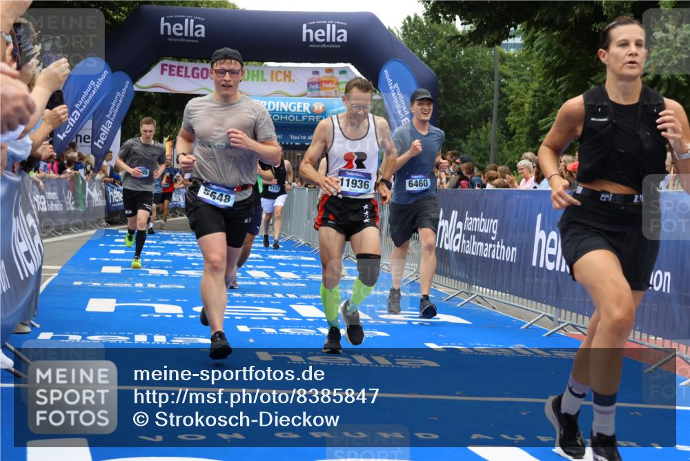 29.06.2025 - hella hamburg halbmarathon Strokosch-Dieckow http://msf.ph/oto/8385847 29.06.2025 10:46:02 Ziel 1759, 2189, 2707, 3087, 4277, 5648, 6460, 7961, 8269, 8577, 8871, 9585, 11125, 11936, 12084, 12269, 13630, 14462, 14804, 16136, 16466, 16475, 17008, 18081, 18702, 19116 meine-sportfotos.de