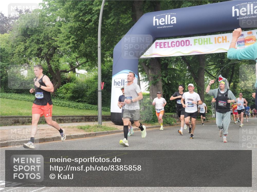 29.06.2025 - hella hamburg halbmarathon KatJ http://msf.ph/oto/8385858 29.06.2025 10:25:58 Zwischen KM18-KM19 6095 meine-sportfotos.de