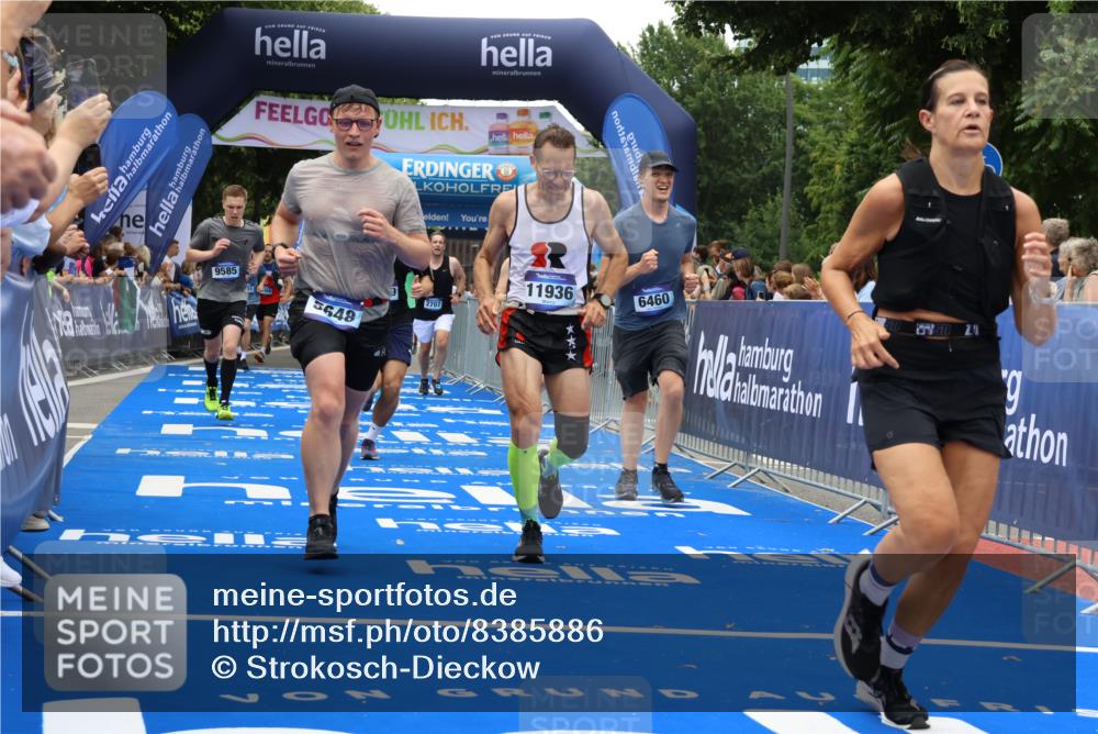 29.06.2025 - hella hamburg halbmarathon Strokosch-Dieckow http://msf.ph/oto/8385886 29.06.2025 10:46:02 Ziel 1759, 2189, 2707, 3087, 4277, 5648, 6460, 7961, 8269, 8577, 8871, 9585, 11125, 11936, 12084, 12269, 13630, 14462, 14804, 16136, 16466, 16475, 17008, 18081, 18702, 19116 meine-sportfotos.de