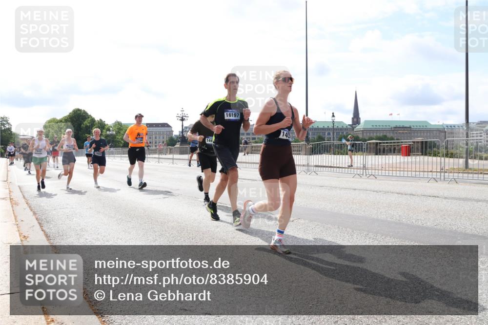 29.06.2025 - hella hamburg halbmarathon Lena Gebhardt http://msf.ph/oto/8385904 29.06.2025 10:15:49 Lombardsbrücke 7942, 7941, 10608, 144, 16197, 14, 1156, 1308, 1440, 1651, 2071, 2076, 2110, 2165, 2436, 2720, 2989, 3167, 3417, 4007, 4466, 4492, 4494, 4828, 5069, 5423, 5739, 6376, 6576, 7809, 7810, 7897, 7941, 7942, 8169, 8554, 8746, 8885, 9192, 9307, 9423, 9657, 9675, 9784, 10108, 10608, 10775, 10858, 11113, 11303, 11478, 11774, 11783, 11818, 12427, 12457, 12469, 12521, 13179, 13197, 13453, 13500, 13818, 13951, 14413, 14423, 14550, 14552, 15150, 15307, 15740 meine-sportfotos.de