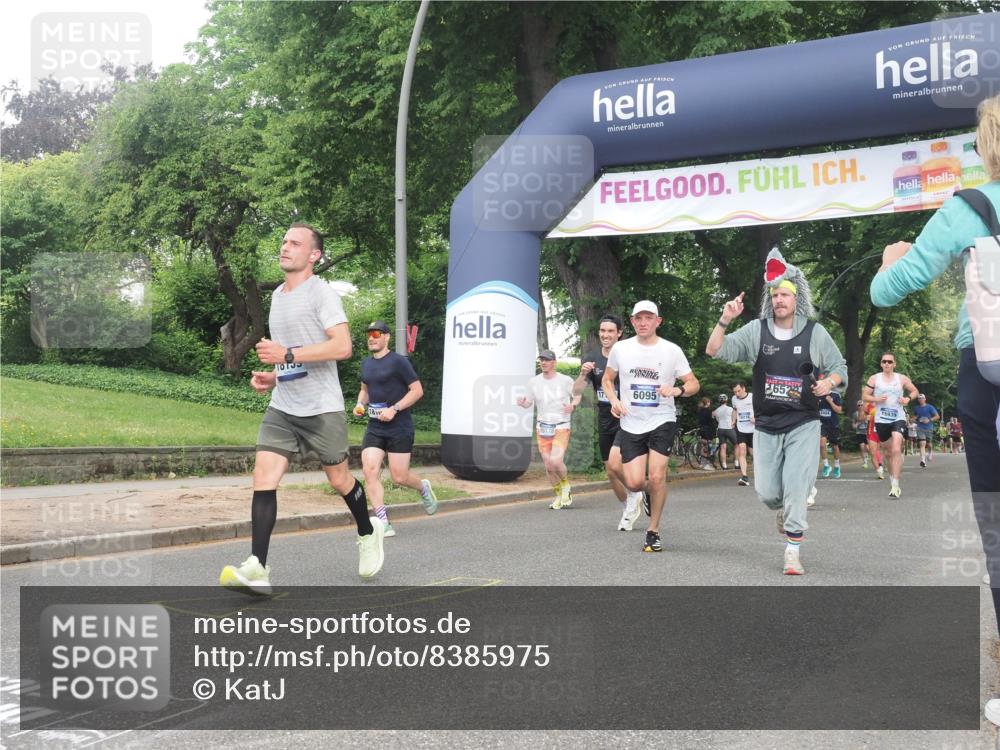 29.06.2025 - hella hamburg halbmarathon KatJ http://msf.ph/oto/8385975 29.06.2025 10:25:59 Zwischen KM18-KM19 6095 meine-sportfotos.de