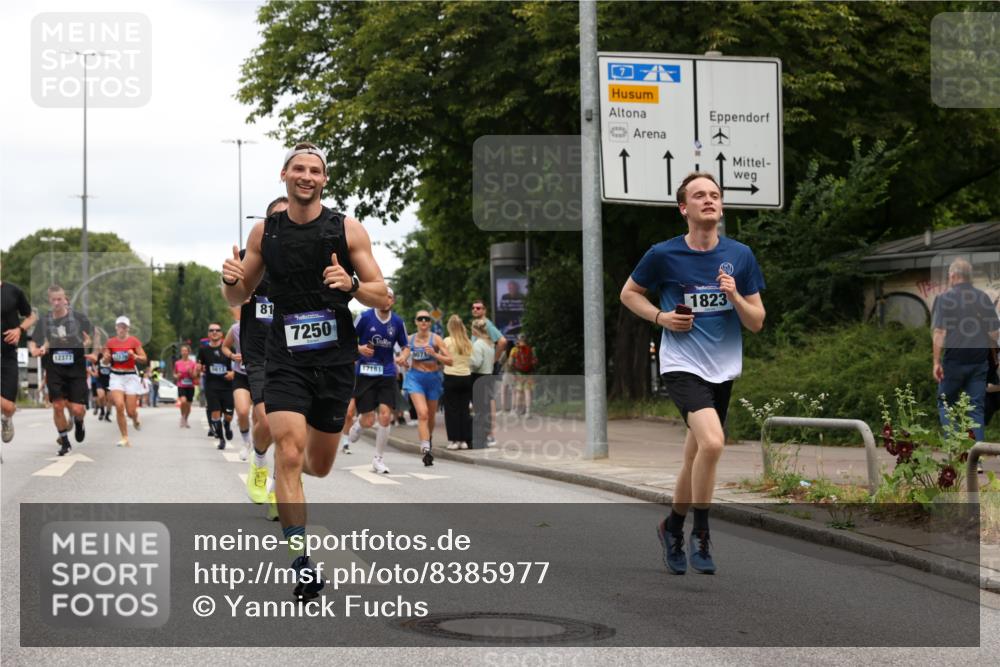 29.06.2025 - hella hamburg halbmarathon Yannick Fuchs http://msf.ph/oto/8385977 29.06.2025 10:55:18 20KM 1823, 2391, 2426, 2591, 2661, 4068, 5379, 5613, 5775, 5870, 6674, 6708, 7033, 7250, 7757, 8177, 8483, 8531, 9071, 9453, 9611, 9752, 9932, 9984, 10031, 10295, 10882, 11515, 12377, 12787, 12789, 12908, 13086, 13558, 15008, 16614, 17145, 17181, 17670, 17951, 18133 meine-sportfotos.de