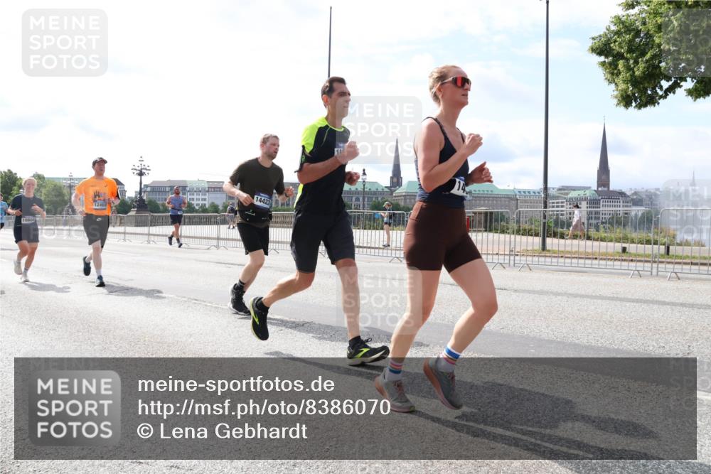 29.06.2025 - hella hamburg halbmarathon Lena Gebhardt http://msf.ph/oto/8386070 29.06.2025 10:15:50 Lombardsbrücke 10608, 12469, 14423, 1156, 1308, 1440, 1651, 2071, 2076, 2110, 2165, 2436, 2720, 2989, 3167, 3417, 4007, 4466, 4492, 4494, 4828, 5046, 5069, 5423, 5739, 6376, 6576, 7809, 7810, 7897, 7941, 7942, 8169, 8554, 8746, 8885, 9192, 9307, 9423, 9657, 9675, 9784, 10108, 10608, 10775, 10858, 11113, 11303, 11478, 11774, 11783, 11818, 12427, 12457, 12469, 12521, 13179, 13197, 13453, 13500, 13818, 13951, 14413, 14423, 14550, 14552, 15150, 15307, 15740 meine-sportfotos.de