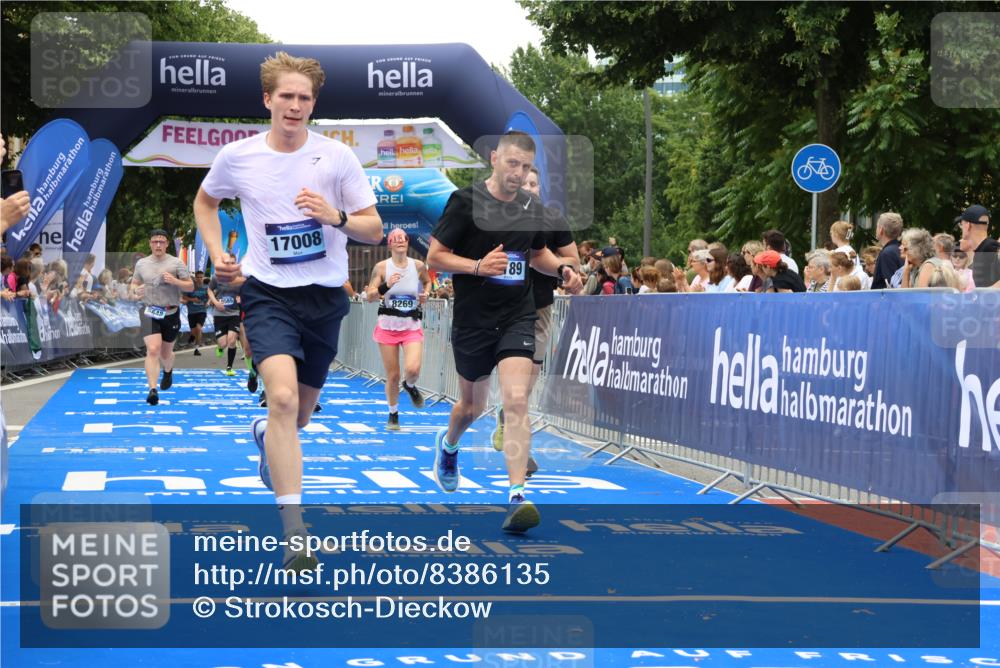 29.06.2025 - hella hamburg halbmarathon Strokosch-Dieckow http://msf.ph/oto/8386135 29.06.2025 10:45:59 Ziel 2189, 4277, 5648, 6460, 6532, 8269, 8577, 8871, 9585, 10792, 11821, 11936, 12084, 12269, 13630, 14462, 14804, 14911, 15149, 17008, 18081, 18185, 18702, 19116 meine-sportfotos.de