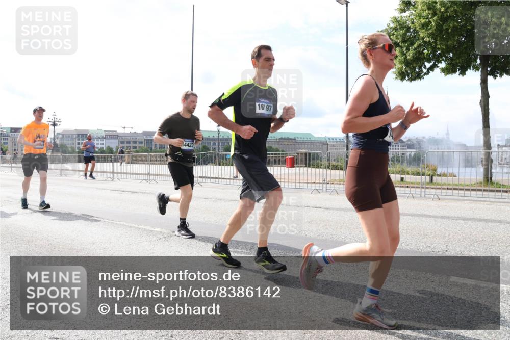 29.06.2025 - hella hamburg halbmarathon Lena Gebhardt http://msf.ph/oto/8386142 29.06.2025 10:15:50 Lombardsbrücke 14423, 16197, 1156, 1308, 1440, 1651, 2071, 2076, 2110, 2165, 2436, 2720, 2989, 3167, 3417, 4007, 4466, 4492, 4494, 4828, 5046, 5069, 5423, 5739, 6376, 6576, 7809, 7810, 7897, 7941, 7942, 8169, 8554, 8746, 8885, 9192, 9307, 9423, 9657, 9675, 9784, 10108, 10608, 10775, 10858, 11113, 11303, 11478, 11774, 11783, 11818, 12427, 12457, 12469, 12521, 13179, 13197, 13453, 13500, 13818, 13951, 14413, 14423, 14550, 14552, 15150, 15307, 15740 meine-sportfotos.de