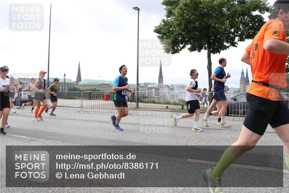 29.06.2025 - hella hamburg halbmarathon Lena Gebhardt http://msf.ph/oto/8386171 29.06.2025 10:40:31 Lombardsbrücke 970, 839, 1018, 1037, 1075, 1291, 1323, 1691, 2019, 2042, 2109, 2173, 2206, 2254, 2299, 2515, 2572, 2762, 2763, 2866, 2888, 3121, 3237, 3293, 3295, 3306, 3432, 3515, 3607, 3694, 3808, 3810, 4044, 4173, 4271, 4411, 4471, 4612, 4756, 4906, 4972, 5059, 5113, 5263, 5351, 5352, 5702, 5975, 6076, 6097, 6163, 6229, 6278, 6280, 6289, 6363, 6463, 6548, 6673, 6750, 6866, 6876, 6890, 6920, 7108, 7174, 7293, 7675, 7850, 7956, 8053, 8054, 8307, 8378, 8391 meine-sportfotos.de