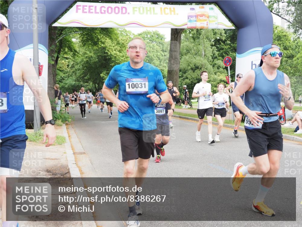 29.06.2025 - hella hamburg halbmarathon MichiJ http://msf.ph/oto/8386267 29.06.2025 10:47:34 Zwischen KM18-KM19 1364, 1653, 2391, 3097, 4068, 4592, 6487, 6921, 7033, 7759, 8191, 9020, 9021, 9611, 10031, 10036, 10534, 10943, 13459, 13488, 15673, 17951, 19117 meine-sportfotos.de