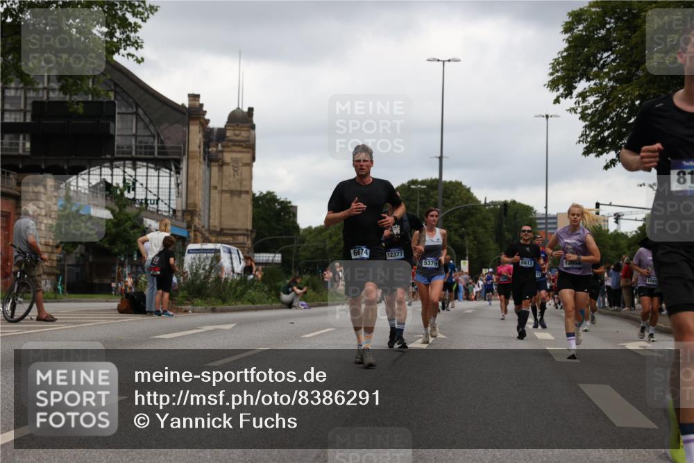 29.06.2025 - hella hamburg halbmarathon Yannick Fuchs http://msf.ph/oto/8386291 29.06.2025 10:55:20 20KM 1823, 2391, 2426, 2591, 4068, 5379, 5613, 5775, 5870, 6674, 7033, 7250, 7757, 8177, 8483, 8531, 9071, 9453, 9611, 9752, 9932, 9984, 10031, 10295, 10882, 11515, 12377, 12787, 12789, 12908, 13064, 13086, 13558, 14628, 15008, 16614, 17181, 17670, 18133 meine-sportfotos.de