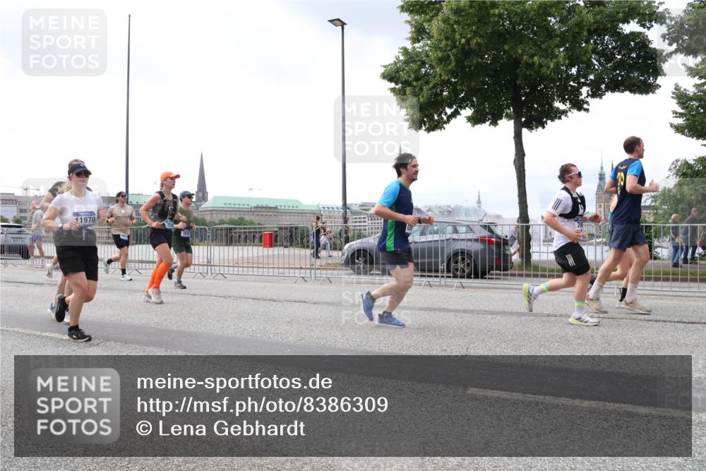 29.06.2025 - hella hamburg halbmarathon Lena Gebhardt http://msf.ph/oto/8386309 29.06.2025 10:40:31 Lombardsbrücke 11970, 1018, 1037, 1075, 1291, 1323, 1691, 2019, 2042, 2109, 2173, 2206, 2254, 2299, 2515, 2572, 2762, 2763, 2866, 2888, 3121, 3237, 3293, 3295, 3306, 3432, 3515, 3607, 3694, 3808, 3810, 4044, 4173, 4271, 4411, 4471, 4612, 4756, 4906, 4972, 5059, 5113, 5263, 5351, 5352, 5702, 5975, 6076, 6097, 6163, 6229, 6278, 6280, 6289, 6363, 6463, 6548, 6673, 6750, 6866, 6876, 6890, 6920, 7108, 7174, 7293, 7675, 7850, 7956, 8053, 8054, 8307, 8378, 8391 meine-sportfotos.de