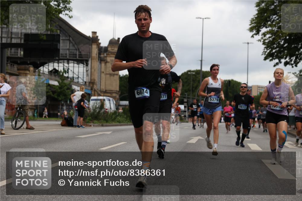 29.06.2025 - hella hamburg halbmarathon Yannick Fuchs http://msf.ph/oto/8386361 29.06.2025 10:55:22 20KM 1823, 2086, 2391, 2426, 2591, 4068, 5379, 5613, 5775, 5870, 6391, 6674, 7033, 7250, 7757, 8177, 8483, 8531, 8590, 9071, 9453, 9611, 9752, 9932, 10031, 10295, 10882, 11515, 12377, 12787, 12789, 12908, 13064, 13086, 13558, 14628, 15008, 16614, 17181, 17670 meine-sportfotos.de
