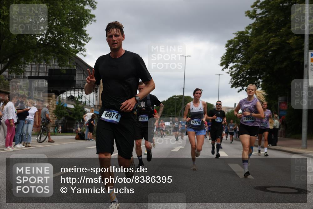 29.06.2025 - hella hamburg halbmarathon Yannick Fuchs http://msf.ph/oto/8386395 29.06.2025 10:55:22 20KM 1823, 2086, 2391, 2426, 2591, 4068, 5379, 5613, 5775, 5870, 6391, 6674, 7033, 7250, 7757, 8177, 8483, 8531, 8590, 9071, 9453, 9611, 9752, 9932, 10031, 10295, 10882, 11515, 12377, 12787, 12789, 12908, 13064, 13086, 13558, 14628, 15008, 16614, 17181, 17670 meine-sportfotos.de
