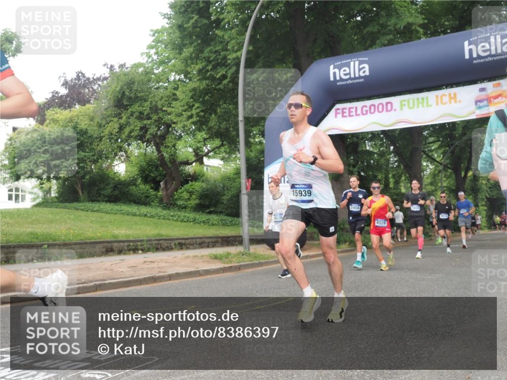 29.06.2025 - hella hamburg halbmarathon KatJ http://msf.ph/oto/8386397 29.06.2025 10:26:02 Zwischen KM18-KM19 2404, 6095, 6529 meine-sportfotos.de