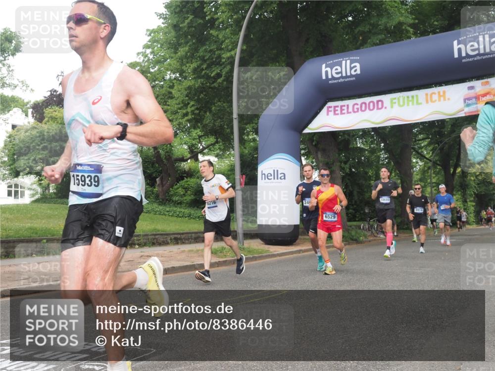 29.06.2025 - hella hamburg halbmarathon KatJ http://msf.ph/oto/8386446 29.06.2025 10:26:02 Zwischen KM18-KM19 2404, 6095, 6529 meine-sportfotos.de