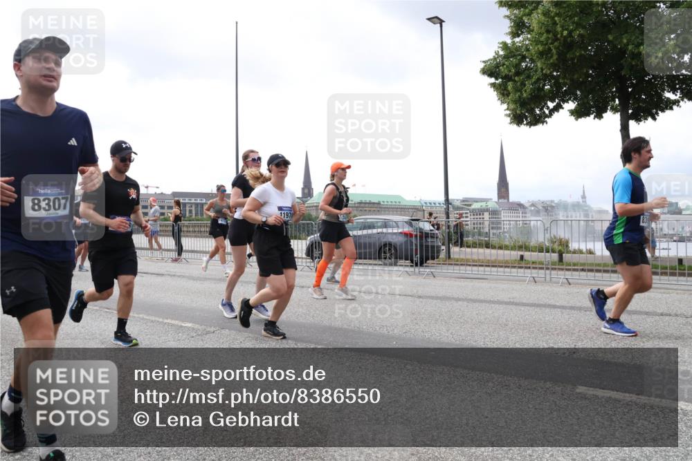 29.06.2025 - hella hamburg halbmarathon Lena Gebhardt http://msf.ph/oto/8386550 29.06.2025 10:40:31 Lombardsbrücke 8307, 839, 1197, 1018, 1037, 1075, 1291, 1323, 1691, 2019, 2042, 2109, 2173, 2206, 2254, 2299, 2515, 2572, 2762, 2763, 2866, 2888, 3121, 3237, 3293, 3295, 3306, 3432, 3515, 3607, 3694, 3808, 3810, 4044, 4173, 4271, 4411, 4471, 4612, 4756, 4906, 4972, 5059, 5113, 5263, 5351, 5352, 5702, 5975, 6076, 6097, 6163, 6229, 6278, 6280, 6289, 6363, 6463, 6548, 6673, 6750, 6866, 6876, 6890, 6920, 7108, 7174, 7293, 7675, 7850, 7956, 8053, 8054, 8307, 8378, 8391 meine-sportfotos.de