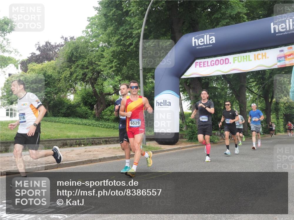 29.06.2025 - hella hamburg halbmarathon KatJ http://msf.ph/oto/8386557 29.06.2025 10:26:03 Zwischen KM18-KM19 2404, 6095, 6529 meine-sportfotos.de