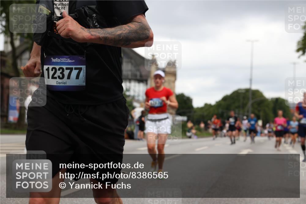 29.06.2025 - hella hamburg halbmarathon Yannick Fuchs http://msf.ph/oto/8386565 29.06.2025 10:55:24 20KM 1823, 2086, 2391, 2426, 2591, 3400, 4068, 5379, 5613, 5870, 6391, 6674, 7033, 7250, 7757, 8177, 8483, 8531, 8590, 9071, 9453, 9611, 9752, 9932, 10031, 10295, 10882, 11465, 11515, 12377, 12787, 12789, 12908, 13064, 13086, 13491, 13558, 14628, 15008, 16128, 16145, 16614, 17181, 17670 meine-sportfotos.de